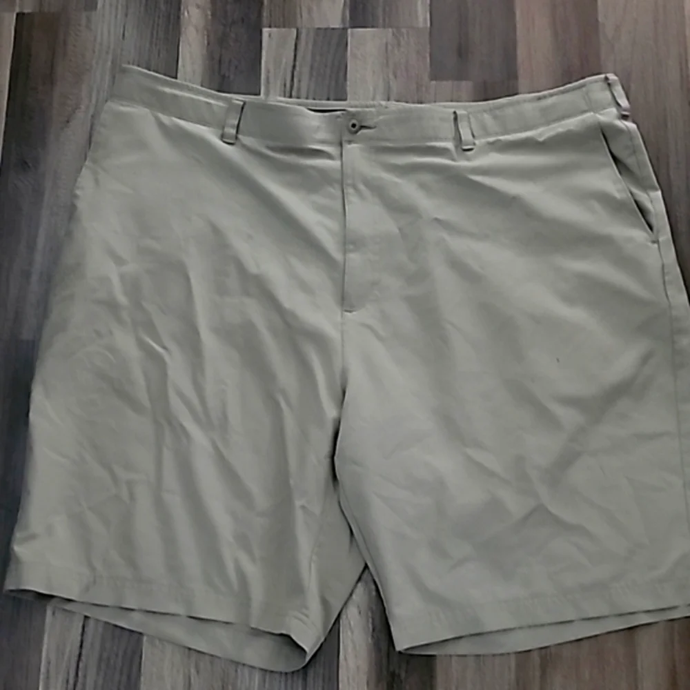 Ben Hogan Khaki Golf Shorts Size 42 Strech Waist Band